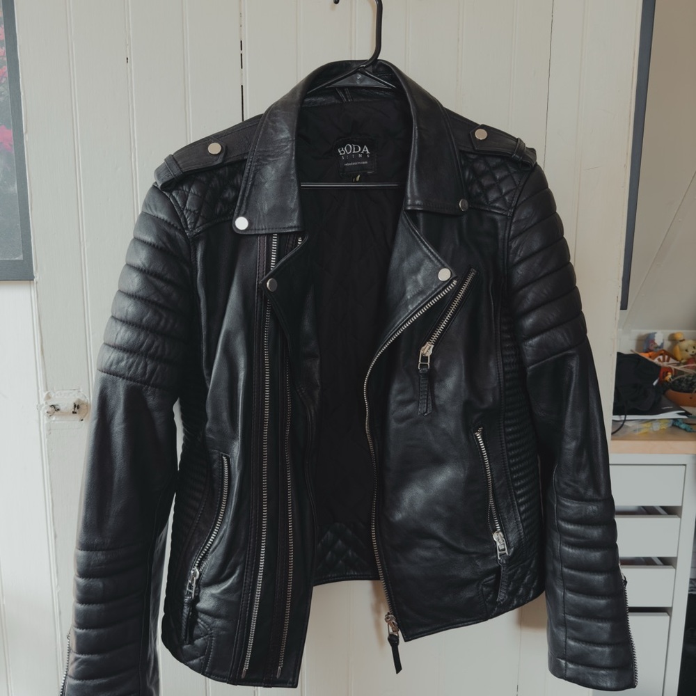 Moda Black Leather Jacket